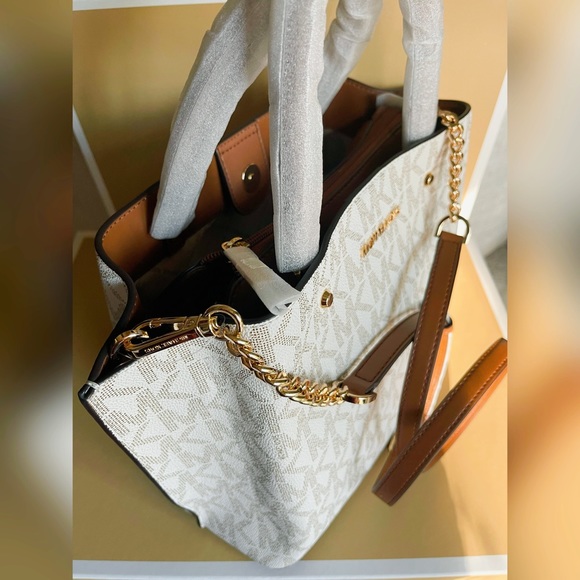 Authentic Michael Kors Arielle Medium Logo Satchel in Vanilla - Picture 6 of 10